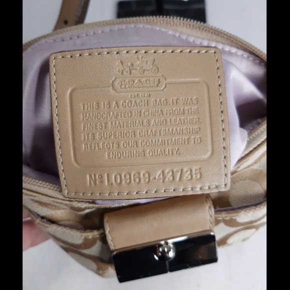 Coach Signature authentic crossbody bag - Picture 8 of 8